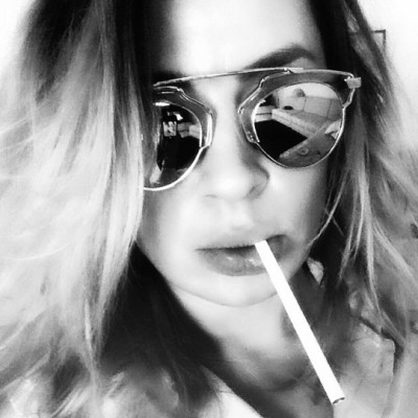 Rozana I “Djeg Zhgënjimet Me Cigare”