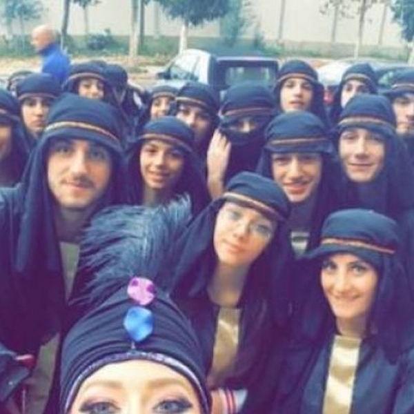 Klip Me Uniformat E Isis, Policia Padit Këngëtaren Ronela Hajati