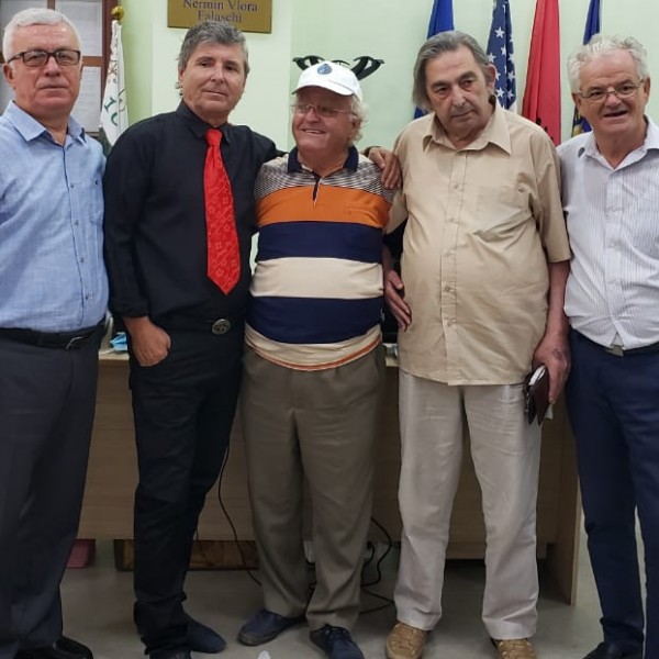 Shkrimtari Dhe Gazetari Albert Zholi Nderohet Në Vlorë